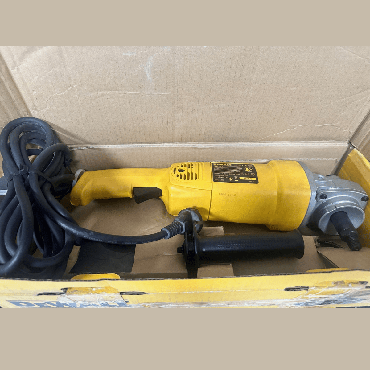 DEWALT POLİSAJ MAKİNESİ DW630